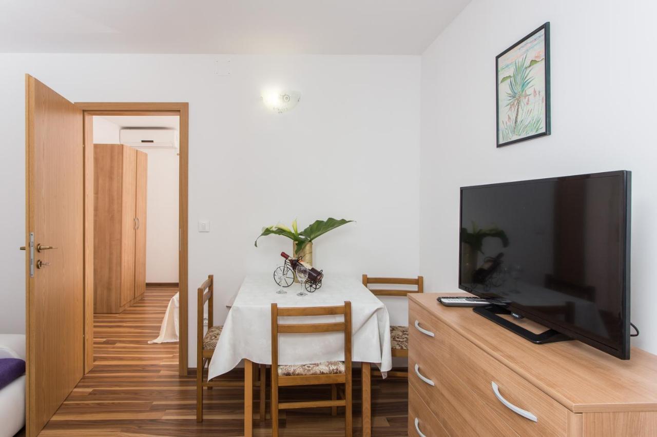 מליני Apartments Djurkovic מראה חיצוני תמונה