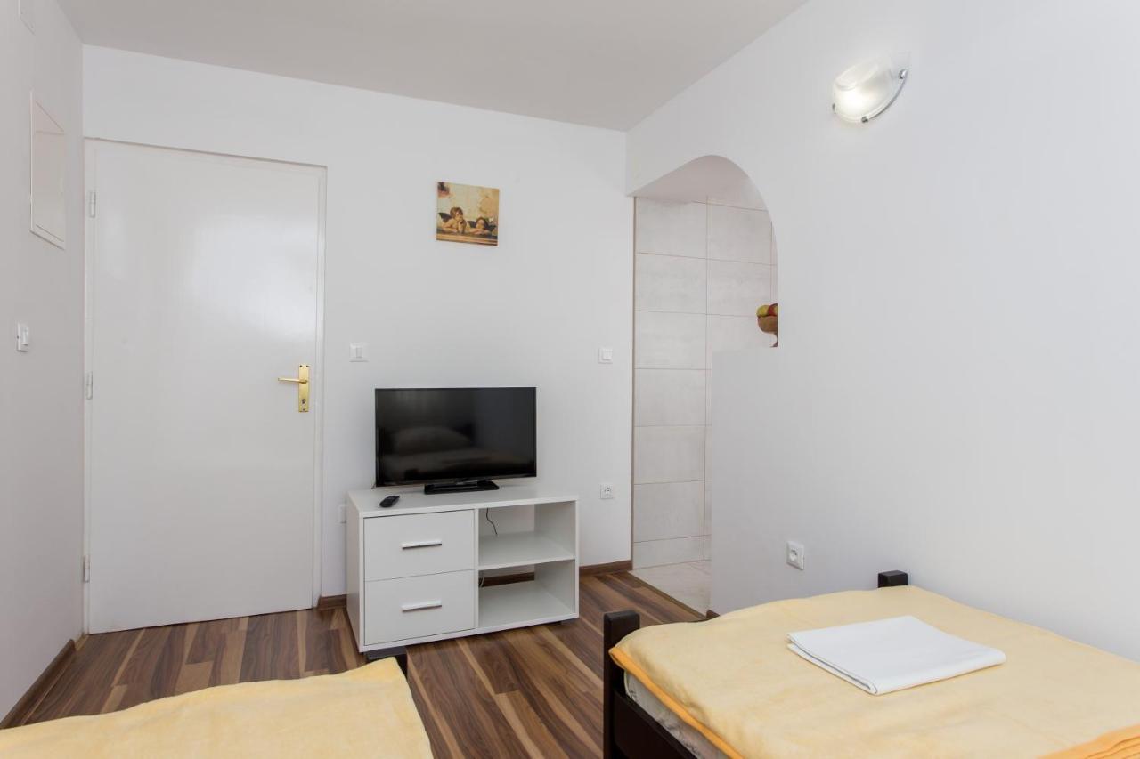 מליני Apartments Djurkovic מראה חיצוני תמונה