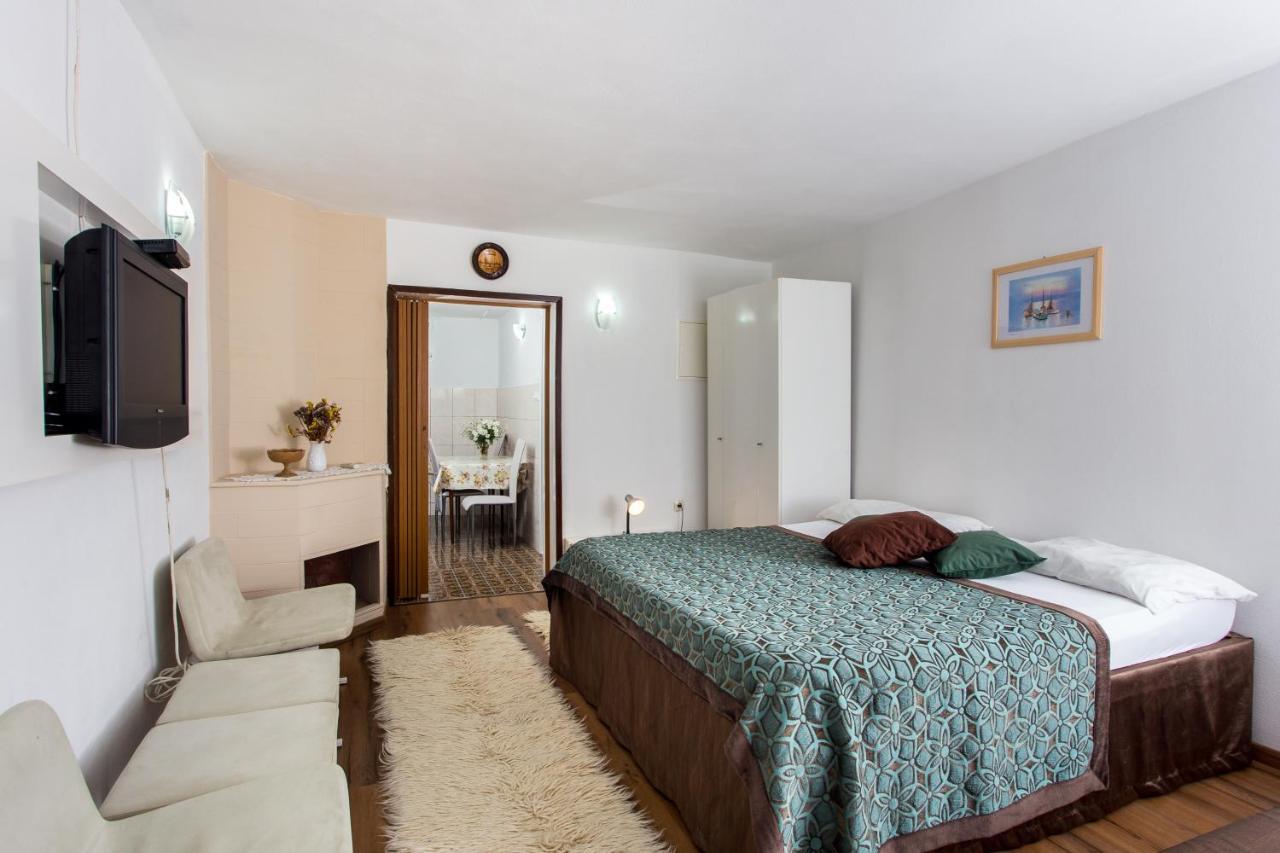 מליני Apartments Djurkovic מראה חיצוני תמונה